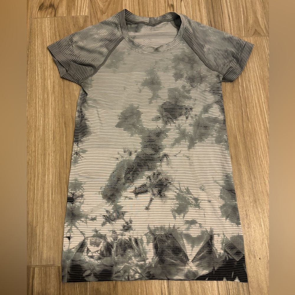 lululemon athletica Gray Short Sleeve Tee